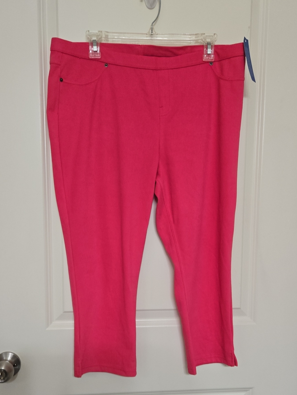 Simply Vera Vera Wang Cropped Ponte Pants in Hot Pink